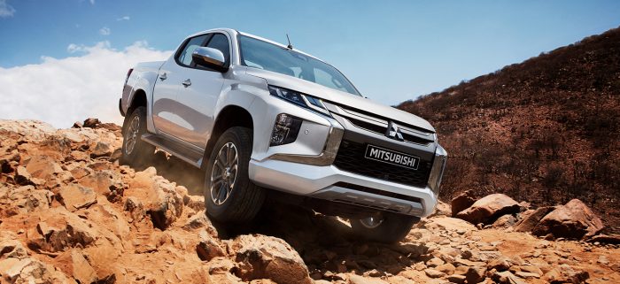 Mitsubishi Triton 4×4 MT MIVEC (số sàn, 2 cầu)