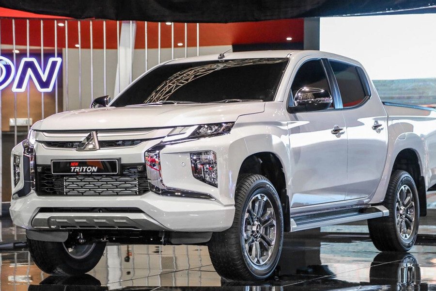Mitsubishi Triton 4×2 AT MIVEC Premium(số tự động, 1 cầu)