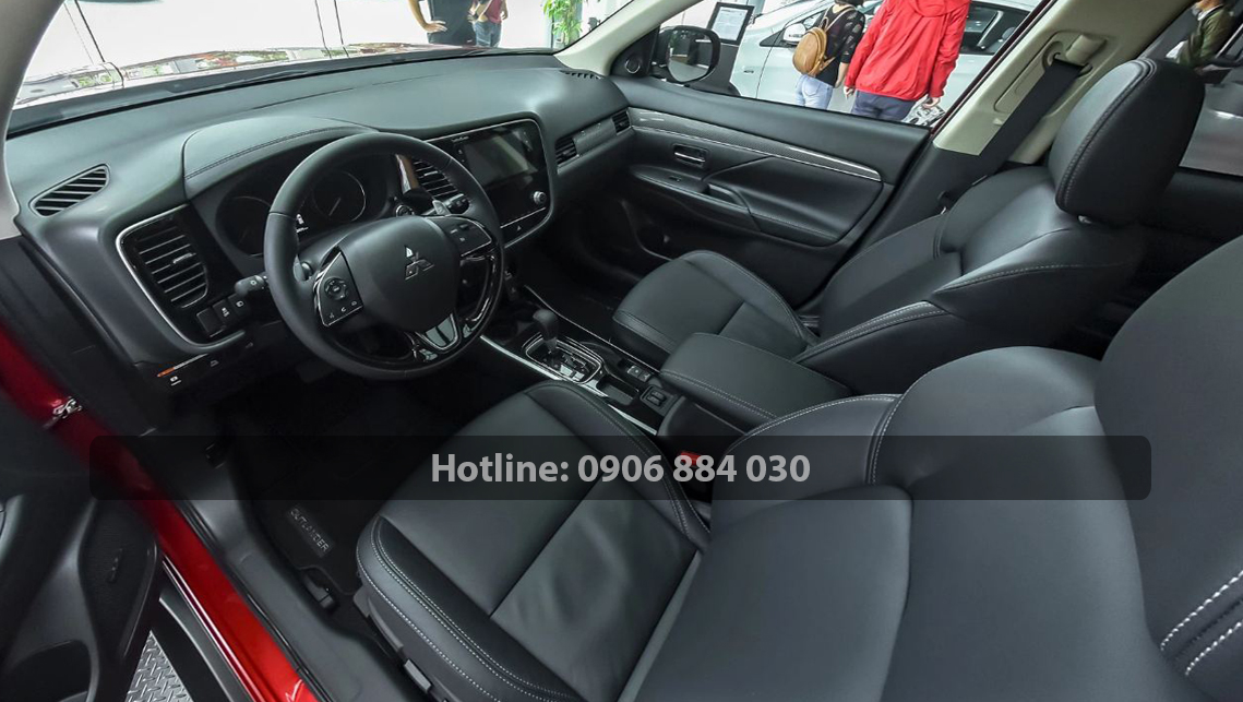 Xe Outlander 2.0 CVT có thiết kế thể thao, nội thất hiện đại và động cơ mạnh mẽ