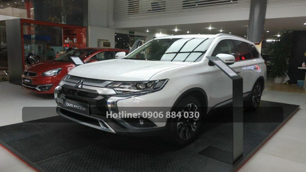 Khách hàng nhận ngay ưu đãi khi mua xe tại đại lý Mitsubishi