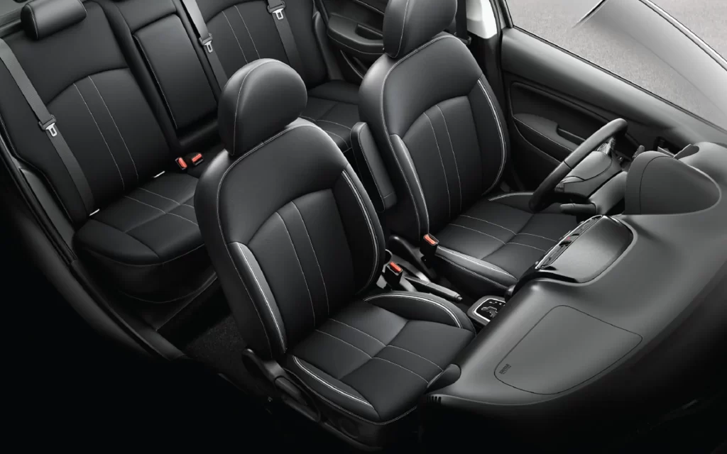 Khoang nội thất rộng rãi với ghế bọc da cao cấp mang đến sự thoải mái cho cả gia đình​