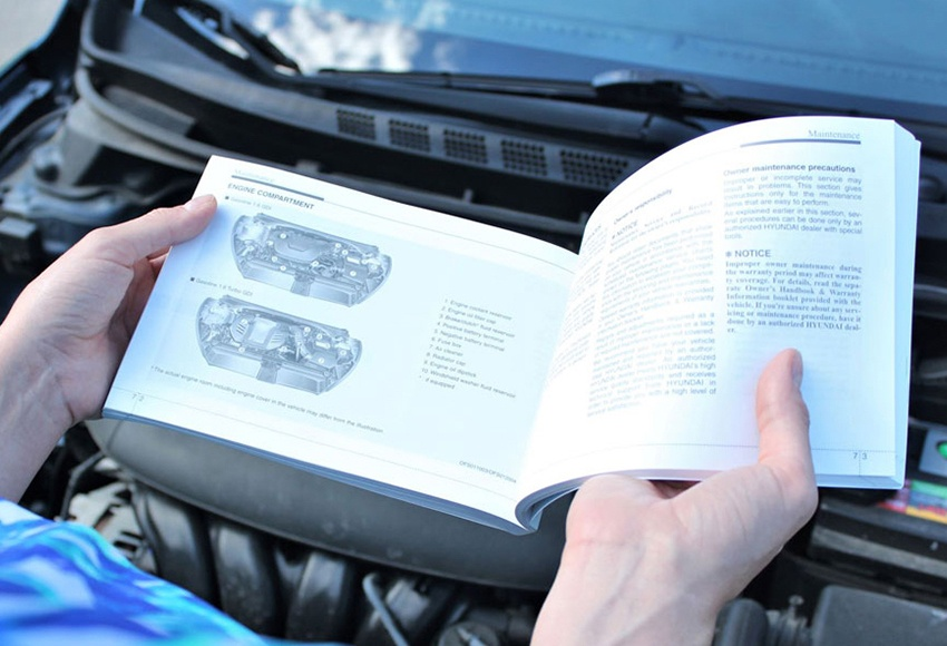 Đọc sách hướng dẫn sử dụng xe Attrage kỹ để nắm rõ quy định an toàn lái xe