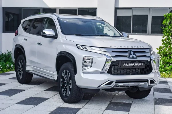 Pajero Sport giá bao nhiêu? Cạnh tranh, chất lượng tuyệt hảo 1 Phiên bản hiện tại của Pajero Sport sở hữu thiết kế táo bạo và thể thao