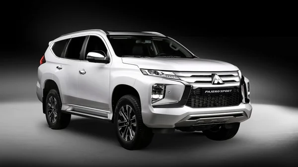 Ưu điểm xe Pajero Sport 2023 là được trang bị các tính năng hiện đại