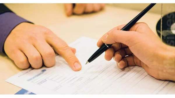 Lưu ý khi làm thủ tục rút hồ sơ xe ô tô là cần kiểm tra thông tin xe