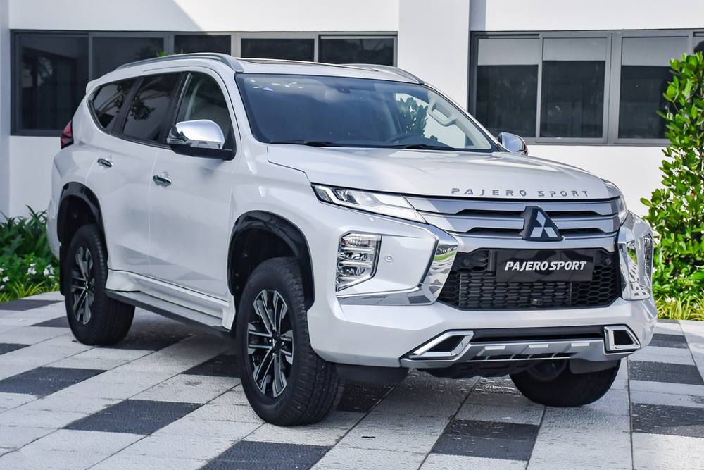Lý do nên mua Mitsubishi All New Pajero Sport 2024 2 Mitsubishi Pajero Sport mới – Thiết kế đầu xe chữ X với đèn Bi-LED hiện đại