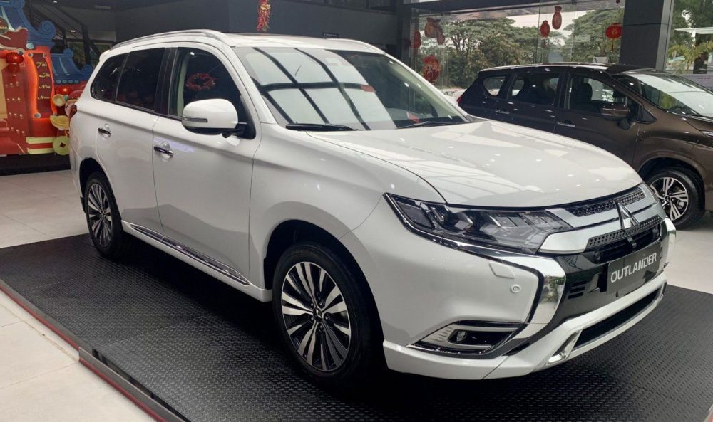 Mitsubishi Outlander 2024 màu Trắng tinh tế và hiện đại