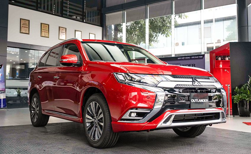 Giá xe Mitsubishi Outlander tháng 8/2025: Ưu đãi và Lăn bánh 1 Mitsubishi Outlander 2024 màu Đỏ nổi bật và cá tính