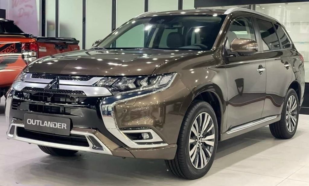 Mitsubishi Outlander 2024 màu Nâu thanh lịch và khác biệt