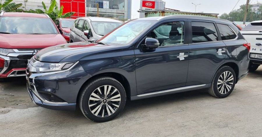 Mitsubishi Outlander 2024 màu Xám trẻ trung và cuốn hút