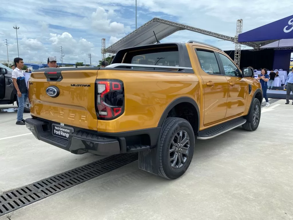 Nội thất Ford Ranger 2024 rộng rãi với ghế ngồi êm ái, màn hình cảm ứng SYNC 4 hiện đại và nhiều tiện ích cao cấp
