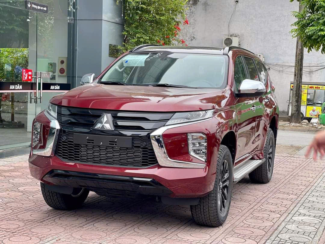 Mitsubishi Pajero Sport và Hyundai Santa Fe những điểm khác biệt
