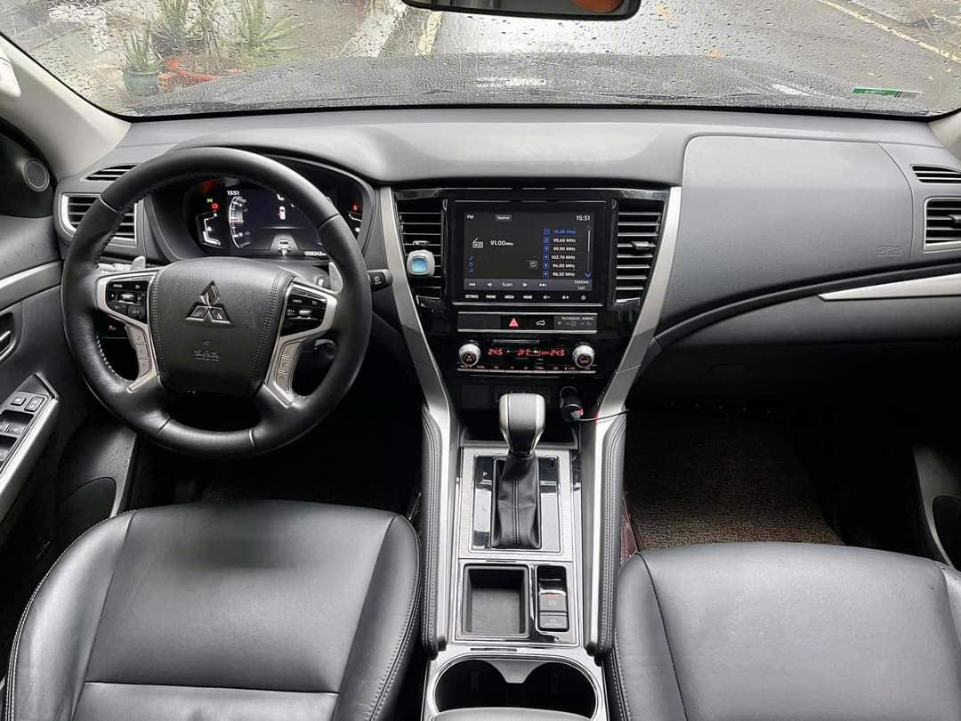 Mitsubishi Pajero Sport và Ford Everest