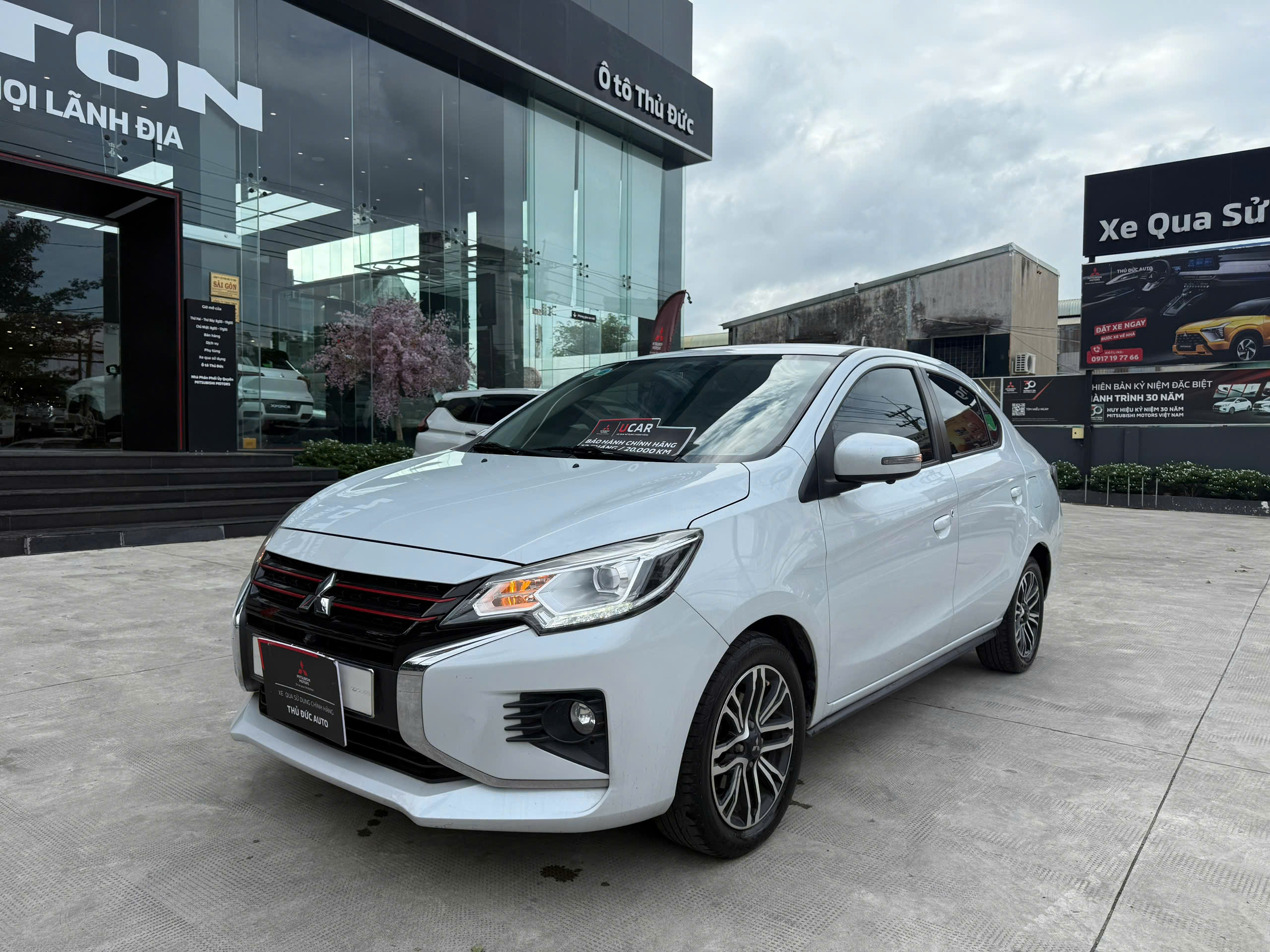 mitsubishi-attrage-trắng
