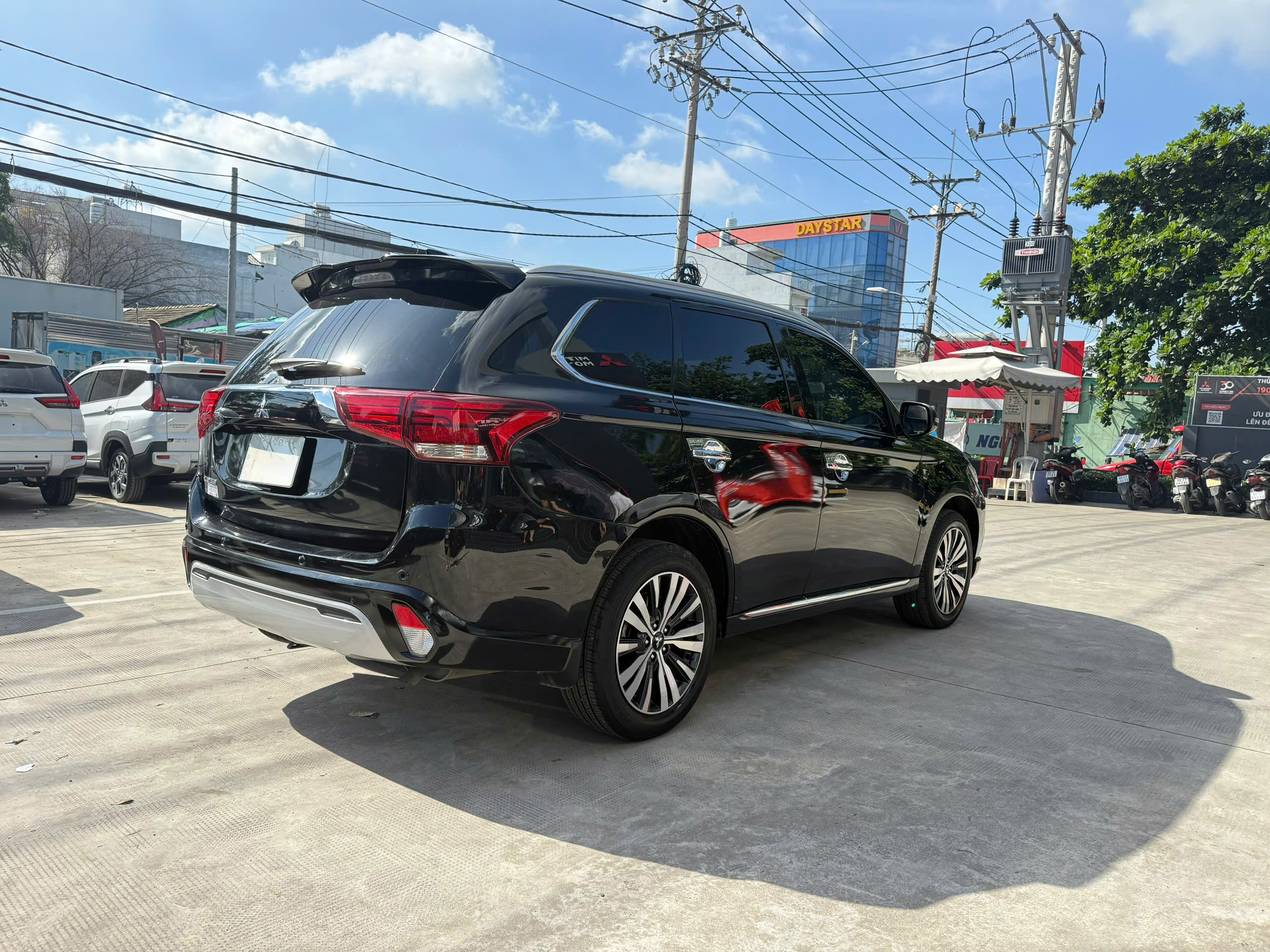 mitsubishi-outlander-2023