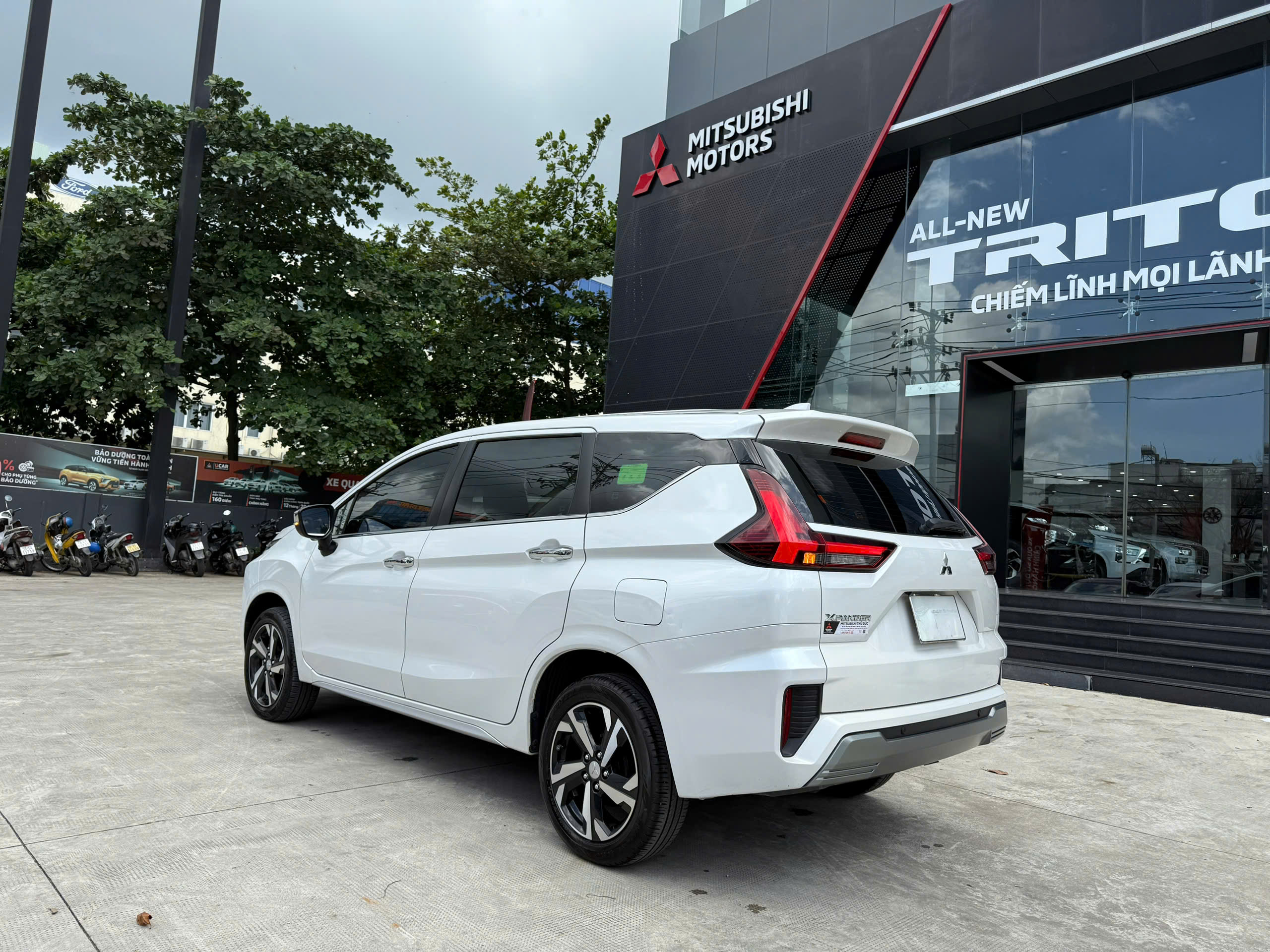 xpander-premium-2023