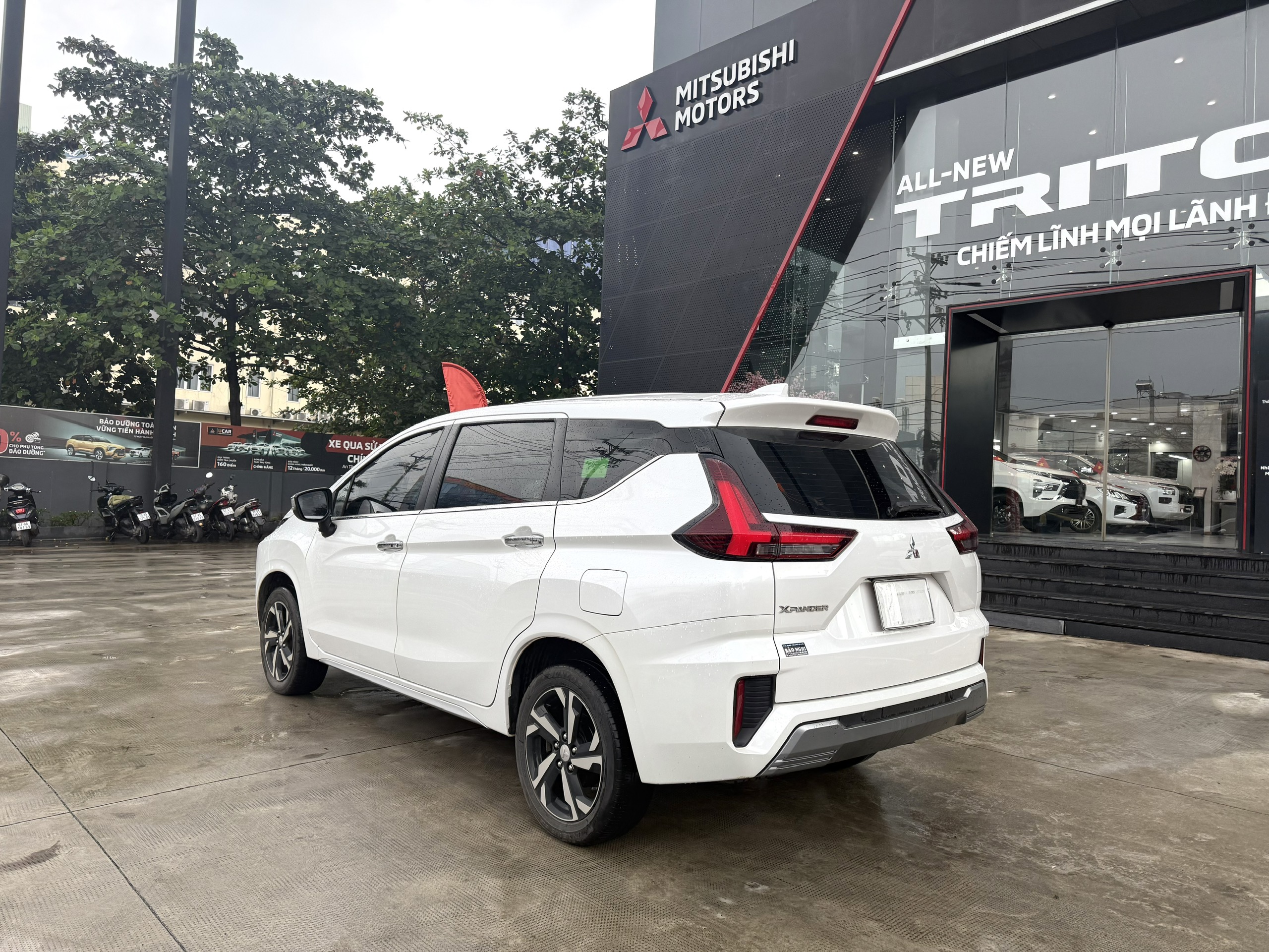 Xpander Premium 23