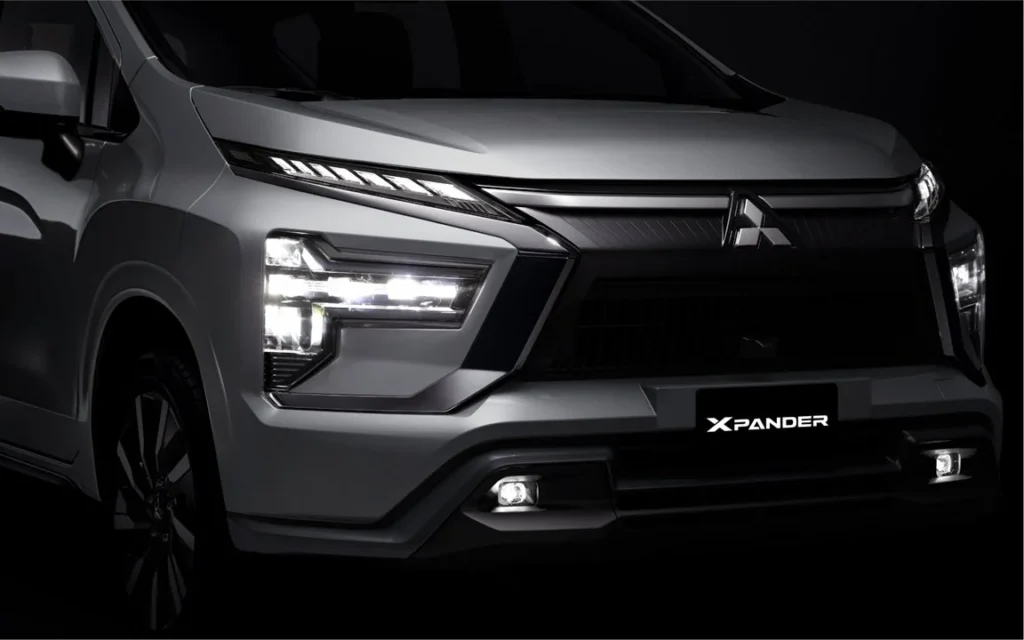 Trang bị và khả năng vận hành Xpander 2026: Đột phá nào đáng mong đợi? 1 Nâng tầm thiết kế ngoại thất hiện đại và mang phong cách Crossover đầy mạnh mẽ. Công nghệ LED thấu kính giúp chiếu sáng tốt hơn nhờ khả năng hội tụ ánh sáng.