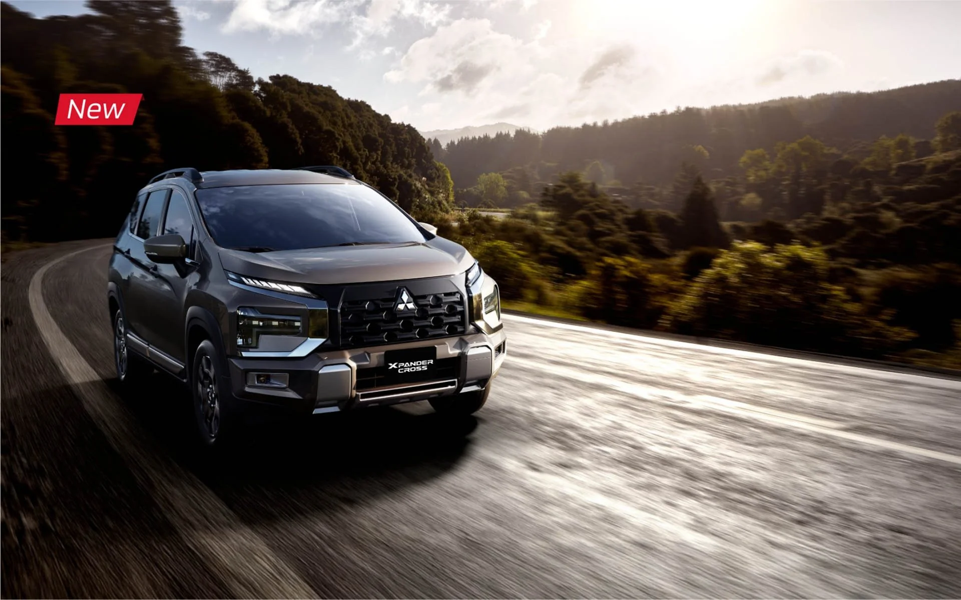 Ngoại thất phong cách SUV, nội thất sang trọng, an toàn và vận hành êm ái.