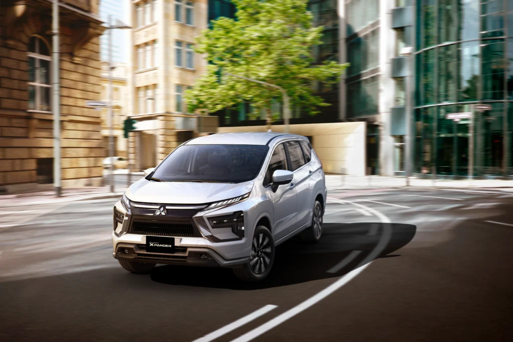 Mitsubishi Xpander 2026 thu hút ánh nhìn với cụm đèn pha LED sắc sảo và lưới tản nhiệt Dynamic Shield hiện đại.