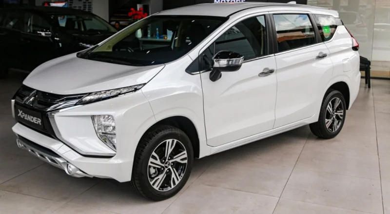 Trải nghiệm Mitsubishi Xpander 2020 với cụm đèn LED ban ngày sắc sảo, tăng khả năng chiếu sáng và thẩm mỹ.