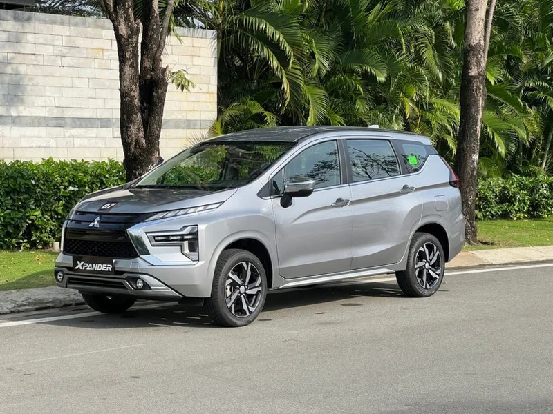 Mitsubishi Xpander 2023: Giá Lăn Bánh & Đánh Giá Chi Tiết Phiên Bản Mới 1 Mitsubishi Xpander 2023 nâng cấp diện mạo mạnh mẽ, tăng khả năng di chuyển linh hoạt trên nhiều cung đường phức tạp.