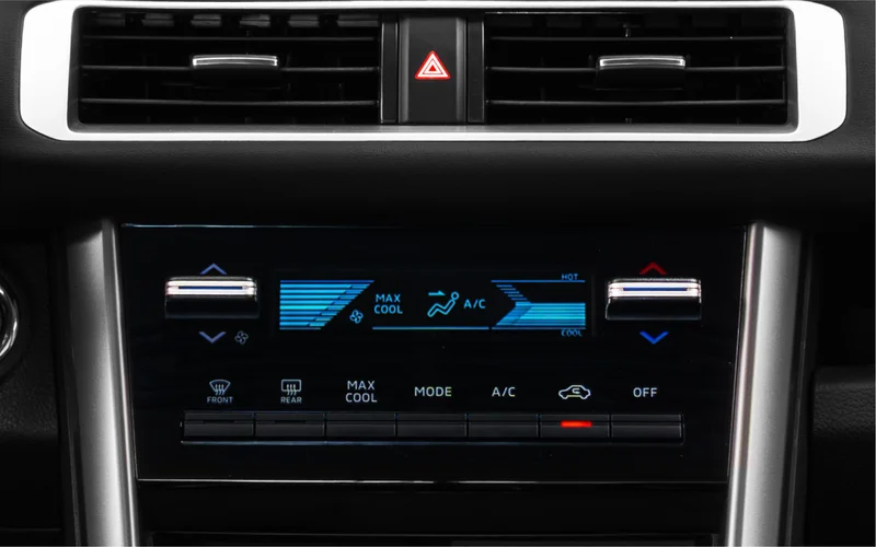 Mitsubishi Xpander 2026: Khi nào ra mắt, có gì mới, giá bao nhiêu? 10 Điều hòa tự động hai vùng trên Mitsubishi Xpander 2026 tăng trải nghiệm tiện nghi, thoải mái cho cả gia đình.