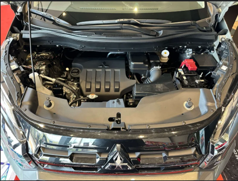 Mitsubishi Xpander Cross 2024 trang bị động cơ MIVEC 1.5L mạnh mẽ, vận hành bền bỉ và mượt mà.