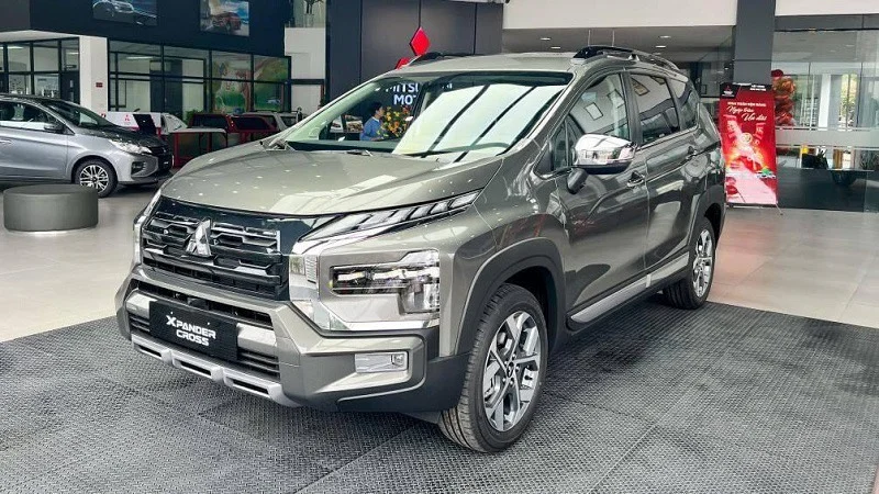 Mitsubishi Xpander Cross 2025 nâng tầm thiết kế ngoại thất mạnh mẽ, hiện đại, thu hút khách hàng tại Việt Nam.