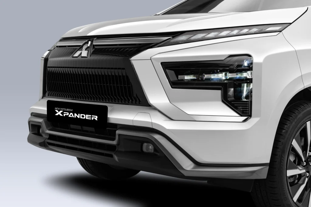 Với Mitsubishi Xpander 2026, người lái trải nghiệm cabin êm ái, giảm tiếng ồn và vượt qua đường ngập nước dễ dàng.