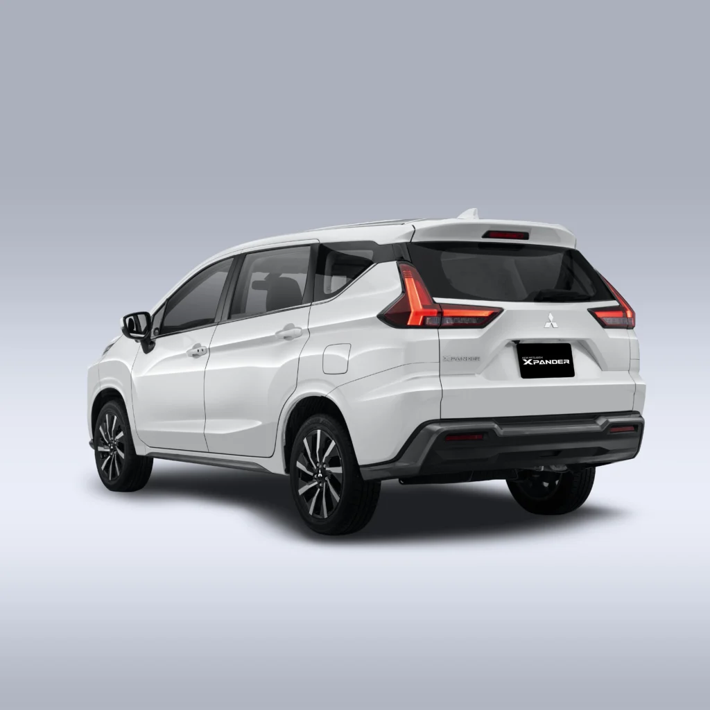 Mitsubishi Xpander 2026 nổi bật với cụm đèn hậu LED hiện đại, tạo hiệu ứng ánh sáng liền mạch và cuốn hút.