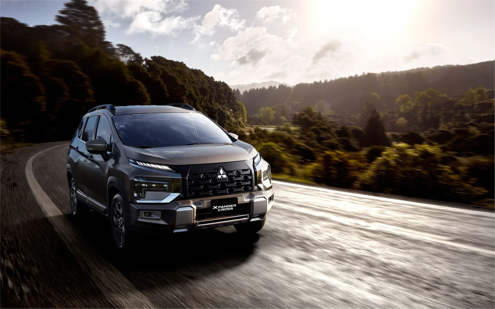 Ốp cản trước, mặt ca lăng mới, cụm đèn chiếu sáng phía trước LED T-shape mang nét cá tính & khỏe khoắn.