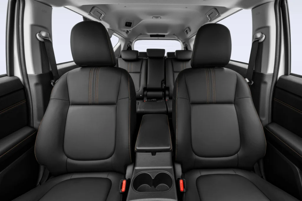 Không gian để chân và đầu rộng rãi trên Mitsubishi Xpander 2026 mang lại trải nghiệm thoải mái cho mọi hành khách.