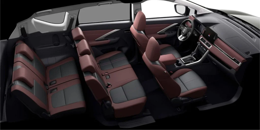 Không gian hàng ghế sắp xếp linh hoạt tùy chỉnh từ 7 chỗ ngồi đến 2 chỗ ngồi nhằm tối ưu diện tích để đồ