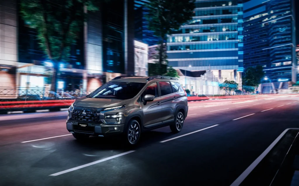 Vững vàng tay lái, êm ái vượt trội với hệ thống treo được nâng cấp toàn diện và linh hoạt chinh phục mọi địa hình với khoảng sáng gầm lớn nhất phân khúc.​