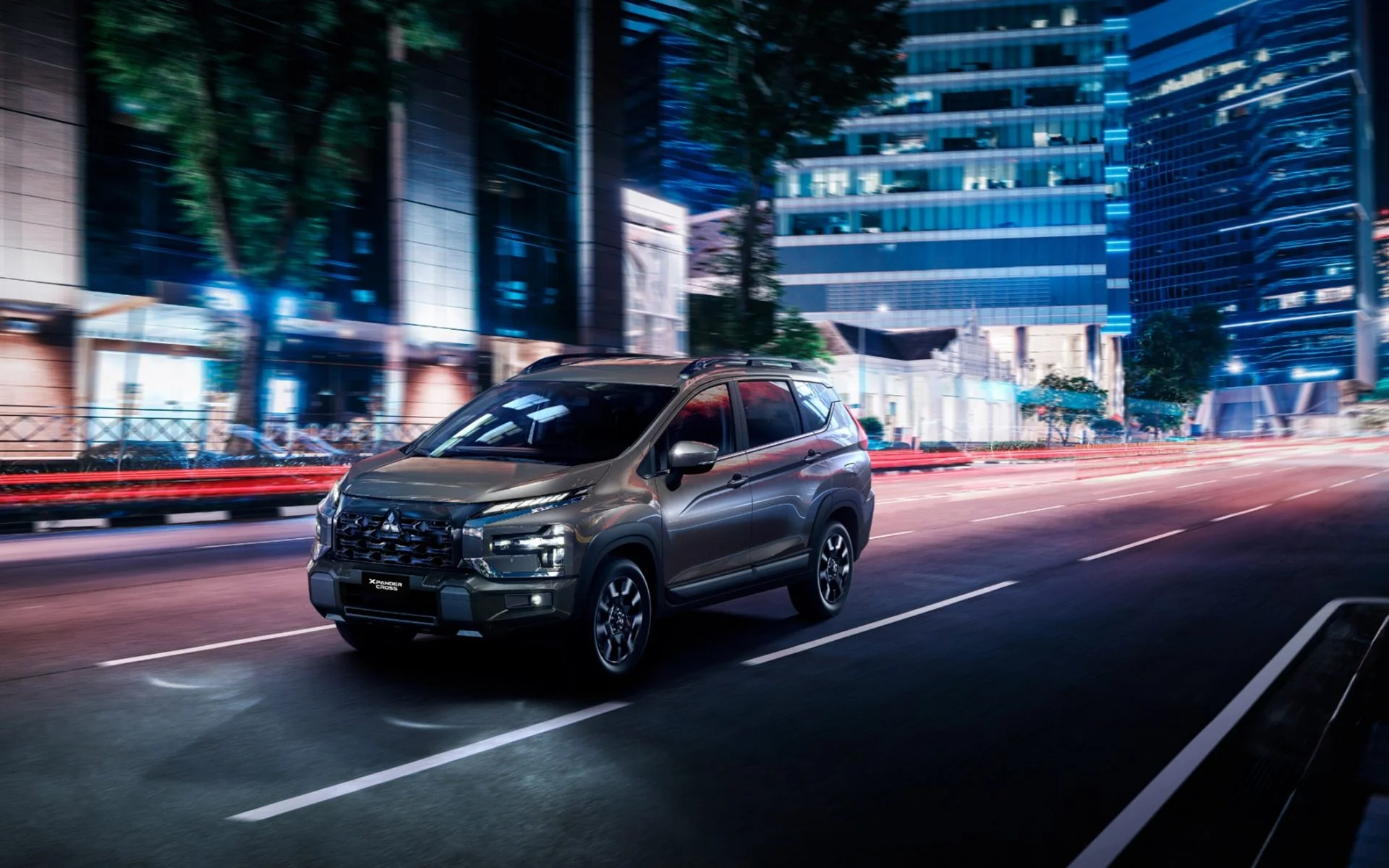 Vững vàng tay lái, êm ái vượt trội với hệ thống treo được nâng cấp toàn diện và linh hoạt chinh phục mọi địa hình với khoảng sáng gầm lớn nhất phân khúc.​