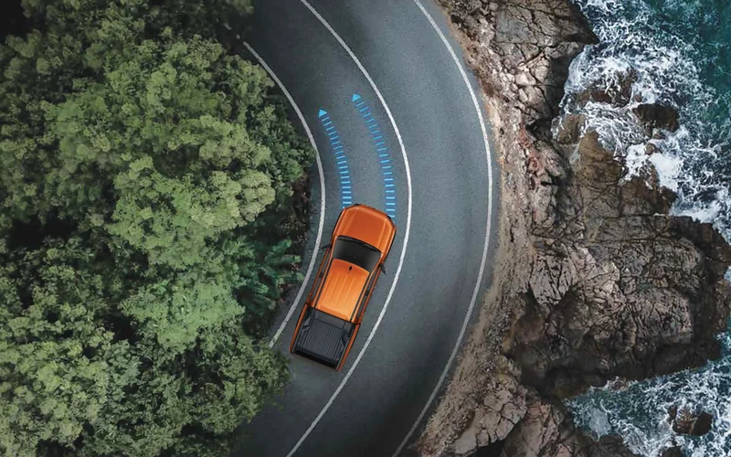 Hỗ trợ lái xe an toàn khi di chuyển trong điều kiện đường trơn trượt và vào cua.