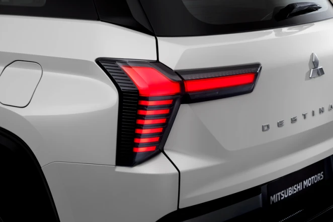 Đèn hậu LED chữ T Mitsubishi Destinator 2025, thiết kế sau cân đối hiện đại