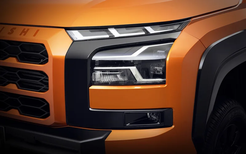 Kết hợp với đèn định vị ban ngày LED L-Shape tạo nên diện mạo thẩm mỹ và nổi bật cho phần đầu xe.