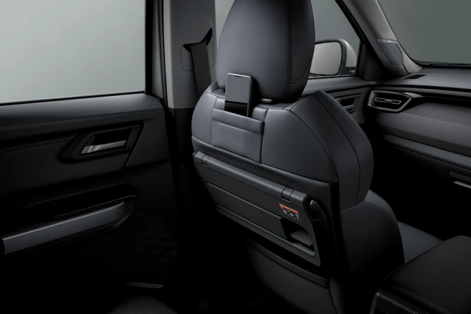 Ngăn đựng điện thoại sau ghế Mitsubishi Destinator 2025