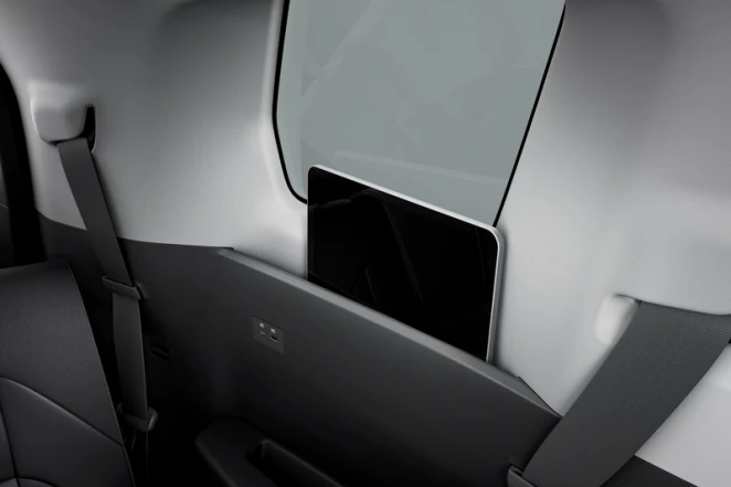 Ngăn chứa thiết bị hàng ghế thứ ba Mitsubishi Destinator 2025