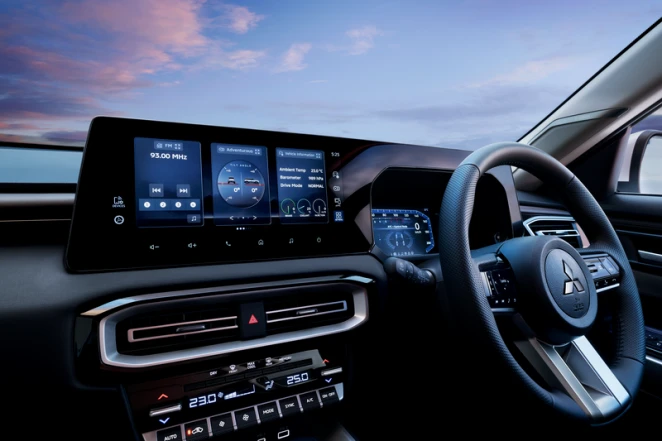 Màn hình cảm ứng 12.3 inch Mitsubishi Destinator 2025 kết nối smartphone thông minh