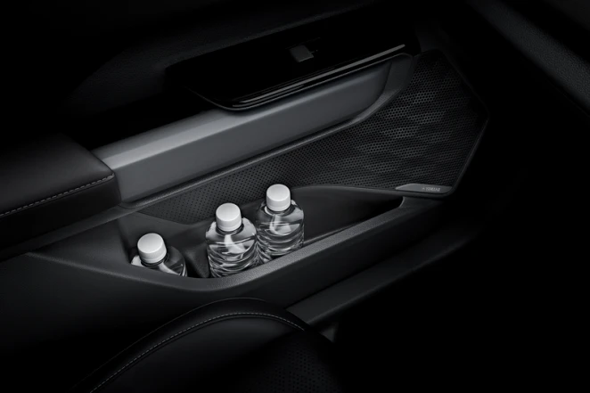 Ngăn chứa bên cửa Mitsubishi Destinator 2025 tiện lợi cho chai nước và đồ nhỏ