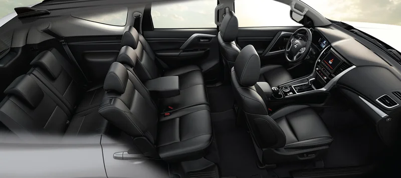 Sự tinh tế luôn được trau chuốt trong từng chi tiết, điều đó thể hiện rất rõ qua không gian nội thất luôn toát lên vẻ lịch lãm nhưng không kém phần đa dụng.​