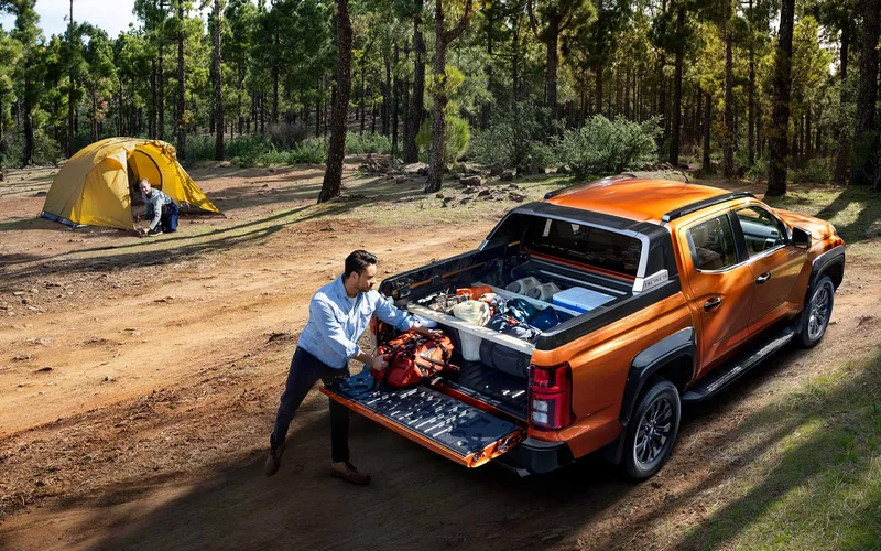 Thùng xe rộng rãi, chiều cao mặt thùng tiện lợi 821 mm, tải trọng lên đến 740 kg (tùy theo phiên bản).