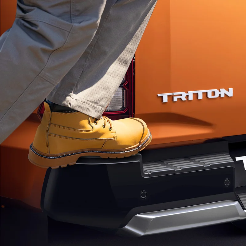 Rộng rãi và chắc chắn, thuận tiện lên xuống thùng xe.