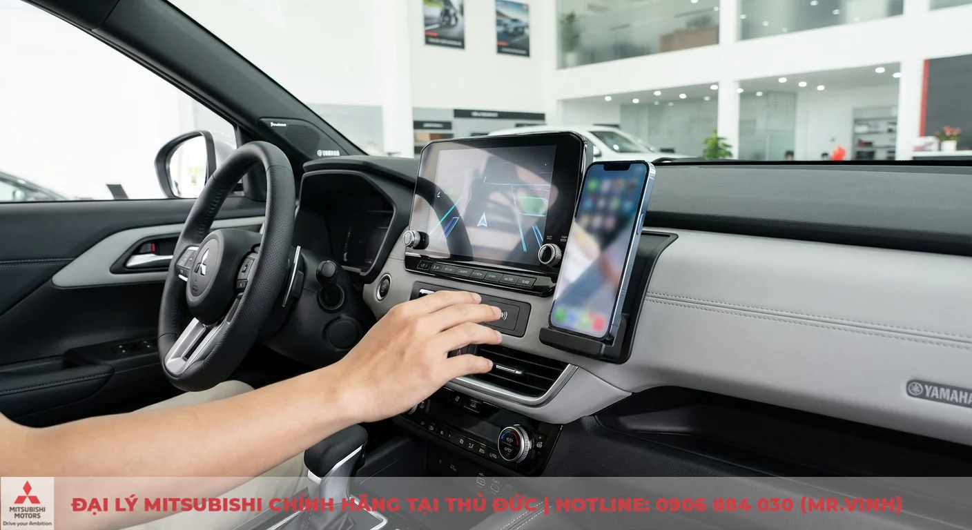 Mitsubishi Xforce 2026: Đánh giá chuyên sâu nội ngoại thất & vận hành 5 Tiện ích thông minh trên Xforce 2026: màn hình giải trí đa phương tiện, sạc không dây và hệ thống âm thanh Yamaha