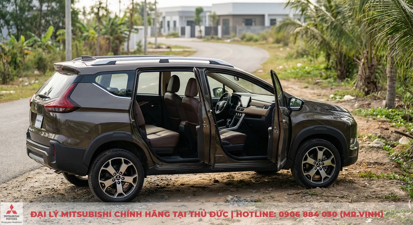 Mitsubishi Xpander Cross 2026 m&agrave;u n&acirc;u với nội thất 7 chỗ tiện nghi, kh&ocirc;ng gian rộng r&atilde;i c&ugrave;ng thiết kế ngoại thất hiện đại, thể thao
