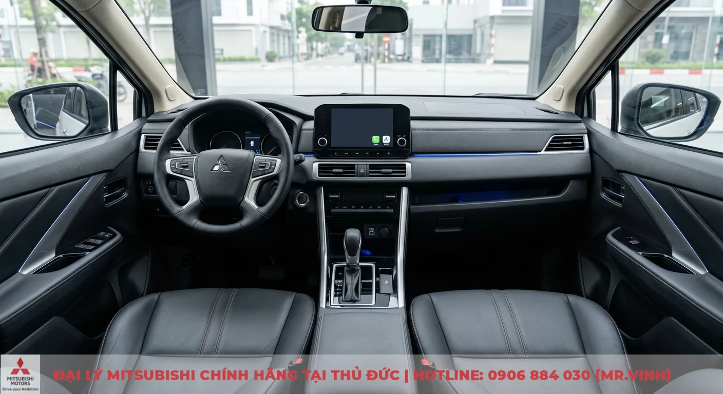 Nội thất Xpander 2026 hiện đại với m&agrave;n h&igrave;nh giải tr&iacute; lớn, đ&egrave;n viền ambient light v&agrave; ghế da cao cấp