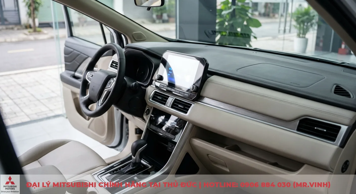 M&agrave;n h&igrave;nh giải tr&iacute; trung t&acirc;m k&iacute;ch thước lớn của Xpander 2026 với giao diện cảm ứng hiện đại v&agrave; c&aacute;c n&uacute;t điều khiển t&iacute;ch hợp